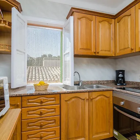 Danus Burguera P. Piso Apartman *